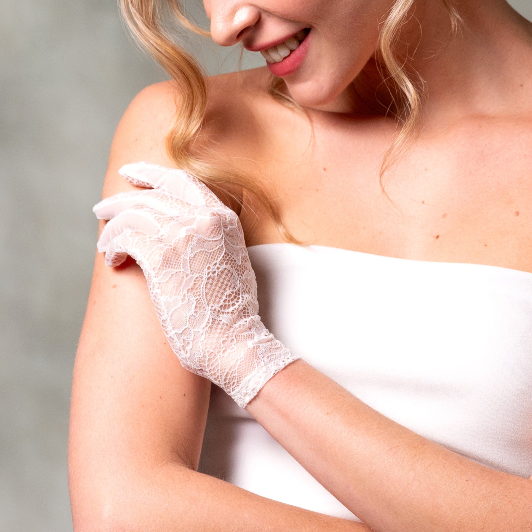 Nancy | Bridal Lace Glove