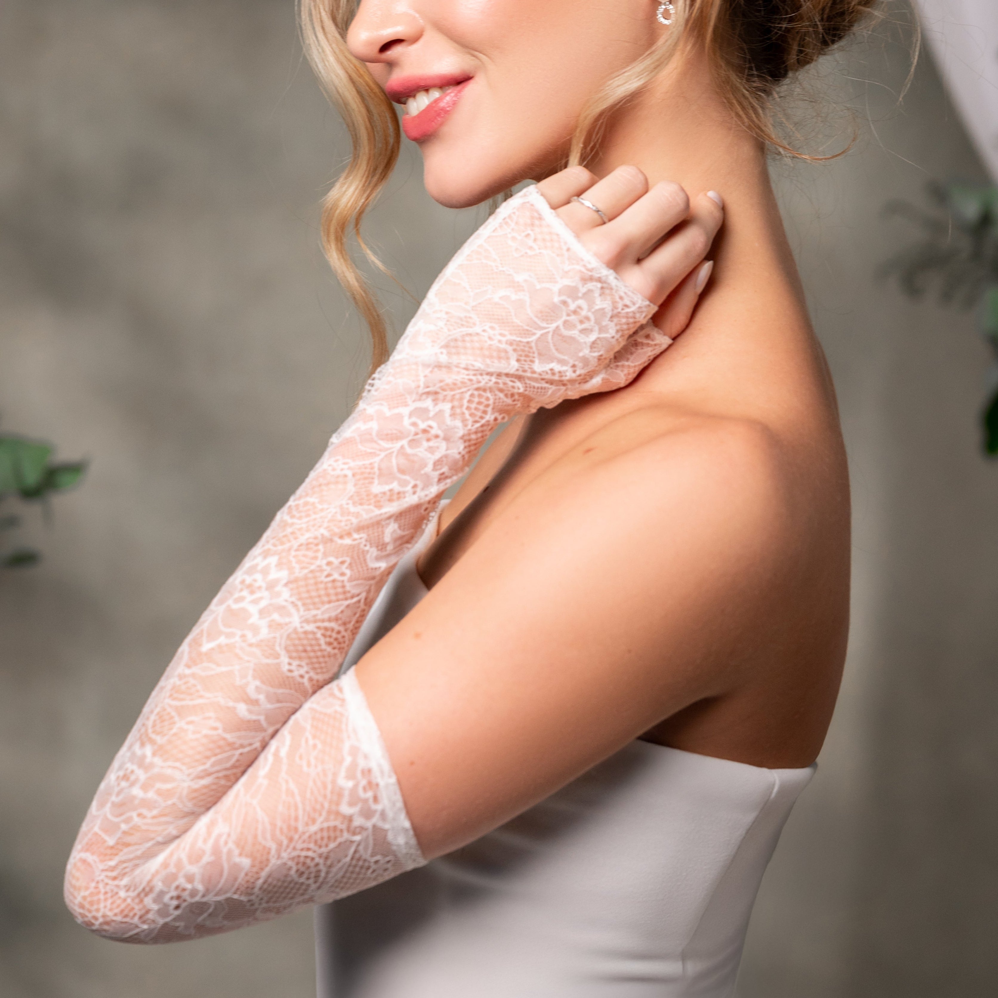 Serena | Bridal Fingerless Lace Opera Glove